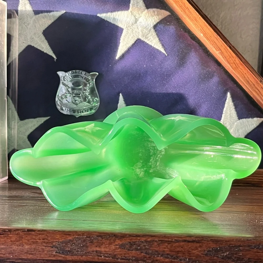 .Vintage FENTON Jade Green Satin Glass Fan Vase Urn Jadeite Style, 90 yrs old